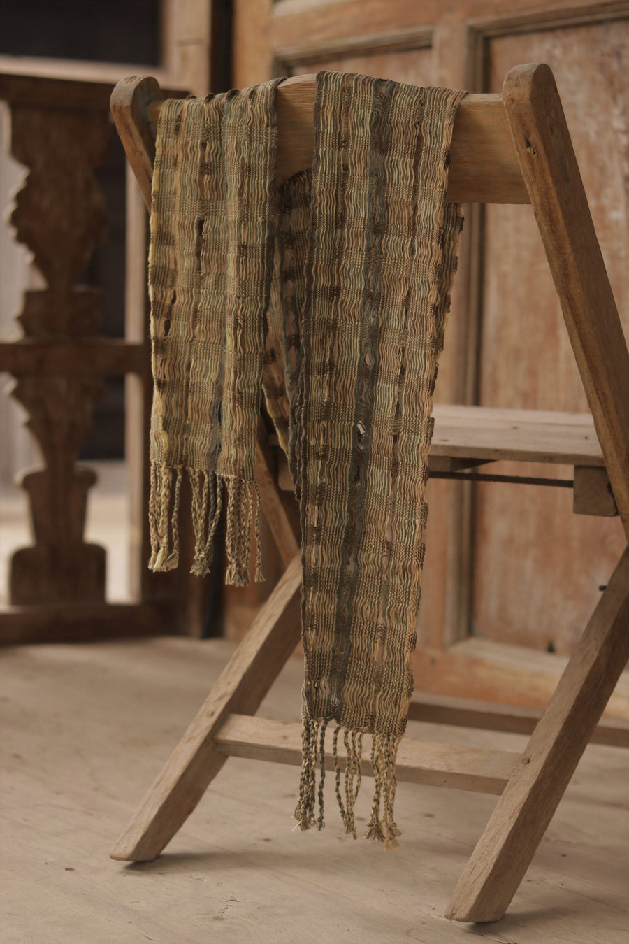 Scarf Tumanggal Renggang Kotak Sembur – ETHNOLOGI